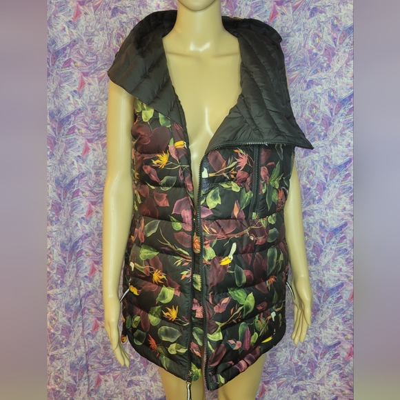 North Face Puffer Vest, Rare Find - Picture 2 of 9